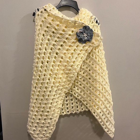 Shawl Broomstick lace crocheted by seller 100% Acrylic handmade blanket shawl - Picture 9 of 9